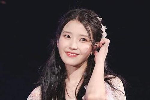 Concert siêu hoành tráng của IU: Jungkook (BTS) ủng hộ tận 2 ngày