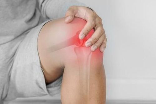 Thường xuyên đau khớp gối, nam thanh niên bàng hoàng phát hiện ung thư