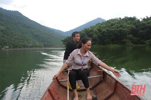 Bản Vinh Quang làm du lịch