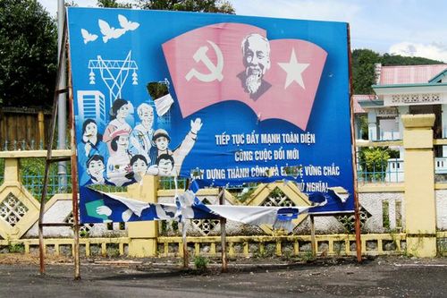 Cần thay mới pa nô tuyên truyền