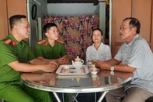 Thêm 1 người dân được Công an xã tìm lại người thân sau 55 năm xa cách