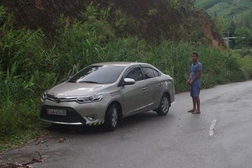 Đi taxi một mình, bé gái 13 tuổi bị gã tài xế chở đến nơi vắng vẻ xâm hại