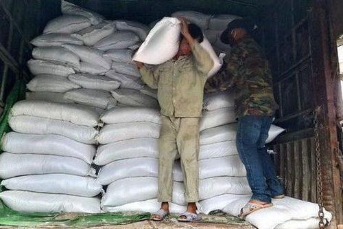 Trưởng thôn 'ăn chặn' gần 5 tấn gạo của dân để nấu rượu