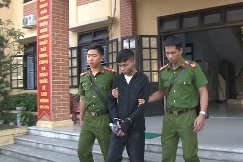 'Cõng' tiền án đi trộm điện thoại, rút luôn tiền trong tài khoản ngân hàng của bị hại