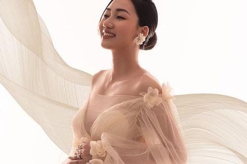 Á hậu Ngô Trà My mang bầu 8 tháng
