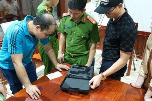 Khi những 'yêng hùng' thích nói chuyện bằng… súng!