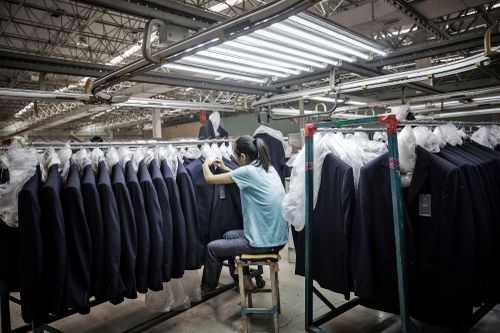 'LVMH Trung Quốc' trượt tới bờ vực vỡ nợ