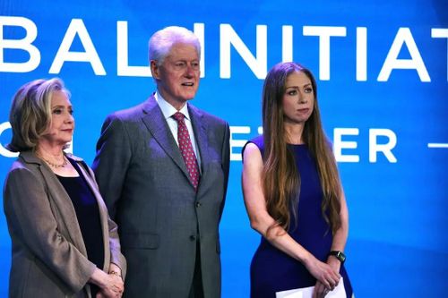 Gia đình Clinton tái xuất