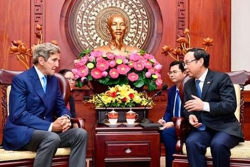 Hai chuyến đi, một thông điệp
