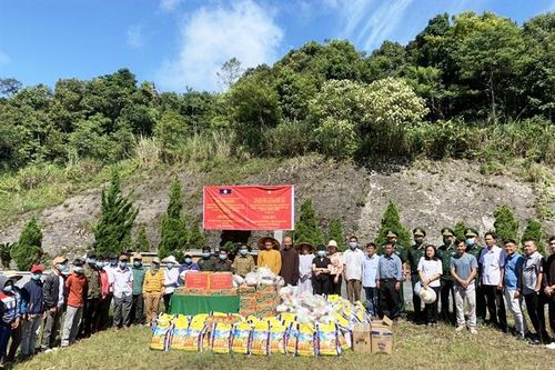Quan hệ đoàn kết Việt - Lào mãi mãi xanh tươi