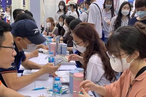 'Choáng' vì học phí tăng