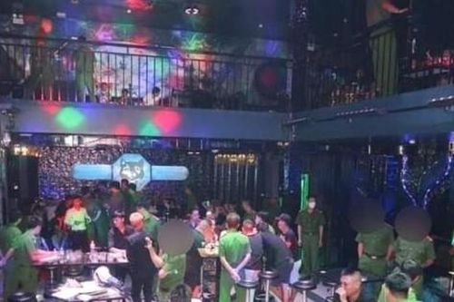 Cảnh sát 'đổ bộ' vào quán bar, phát hiện 57 dân chơi dương tính ma túy