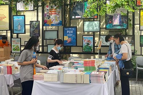 Lan tỏa văn hóa đọc tại 'Phiên chợ khuyến đọc'