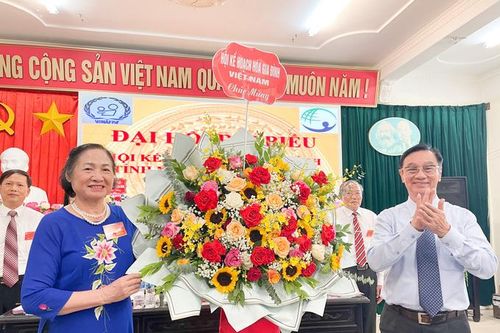 Bà Trần Thị Vinh tái đắc cử Chủ tịch Hội KHHGĐ tỉnh Nam Định nhiệm kỳ 2022 - 2027