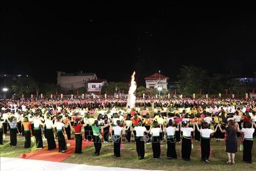 Vinh danh 'Nghệ thuật xòe Thái': Những người 'giữ hồn' di sản ở Mường Lò