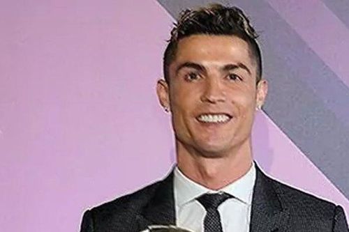 Ronaldo nhận giải thưởng đặc biệt, muốn đá ở EURO 2024