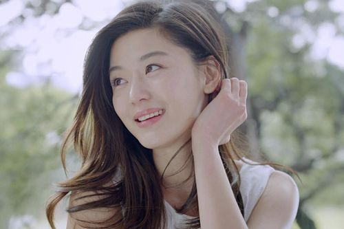 Bí quyết duy trì làn da căng bóng của 'mợ chảnh' Jeon Ji Huyn: Rửa mặt bằng nước ấm