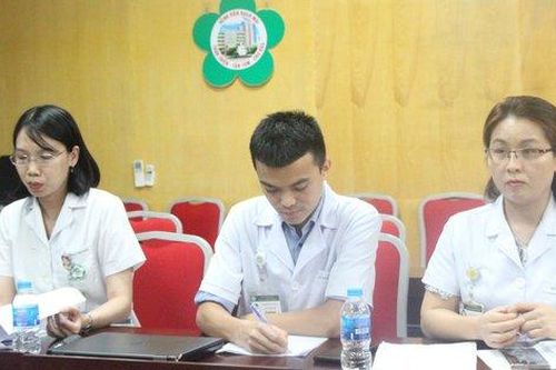 Nữ sinh viên năm thứ 2 nhập viện do 'cuồng yêu'