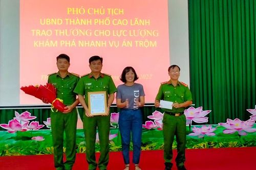 Trao Thư khen lực lượng Công an truy xét thành công vụ trộm cắp tài sản