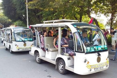 Tiền Giang: Thí điểm xe điện 4 bánh trong ngành 'công nghiệp không khói'