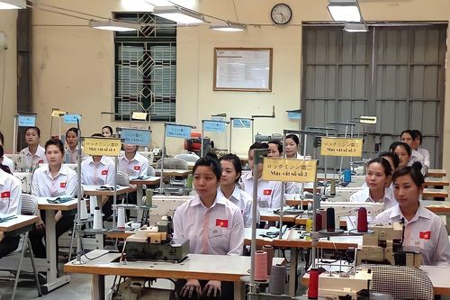 Đề nghị miễn thuế cư trú và thuế thu nhập cho thực tập sinh tại Nhật Bản