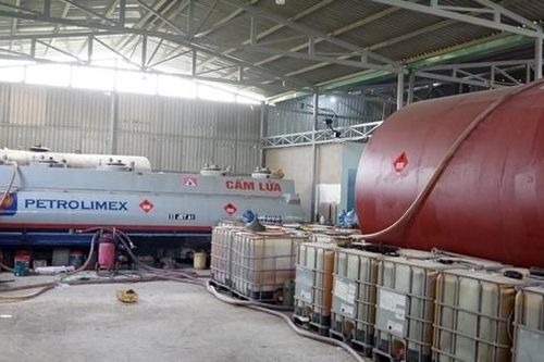 Hoãn phiên tòa vụ sản xuất xăng giả vì nhiều người liên quan vắng mặt