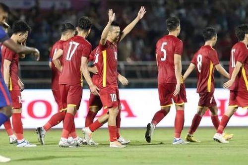 Tuyển Việt Nam thắng đậm Singapore trận ra quân