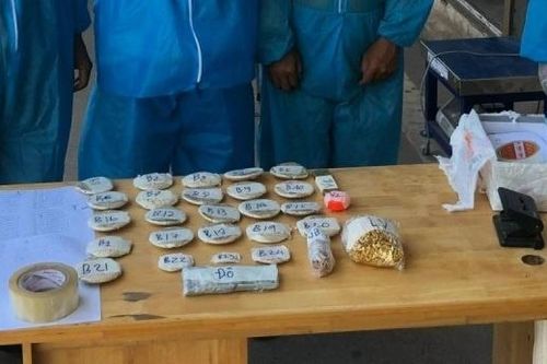 Bắt tạm giam người phụ nữ vận chuyển 1,7 kg vàng qua biên giới