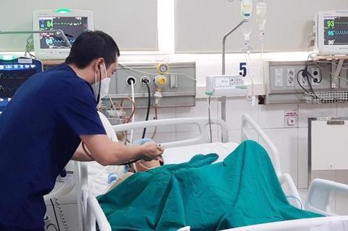 1.500 túi dịch truyền Dextran điều trị sốc sốt xuất huyết đã về Việt Nam