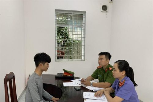 Khởi tố nam thanh niên tông xe vào người khiến Trung úy CSGT bị thương
