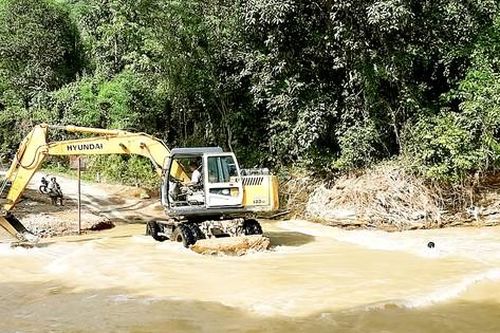 12 bản bị cô lập do mưa lũ ở Nghệ An đã thông tuyến