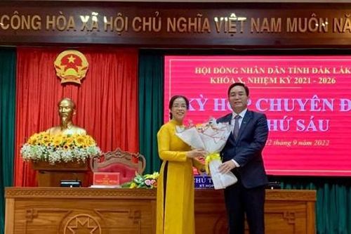 Bà Huỳnh Thị Chiến Hòa được bầu giữ chức Chủ tịch HĐND tỉnh Đắk Lắk