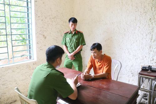 Con nghiện táo tợn chặn đường cướp của