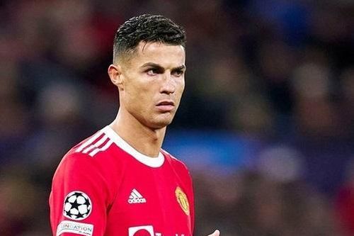 C. Ronaldo báo tin vui tới các fan hâm mộ