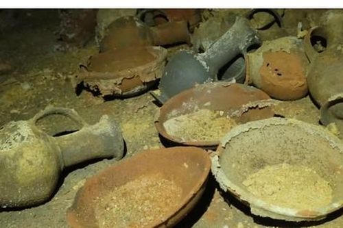 Lần đầu tiên phát hiện hang động 3.300 năm tuổi 'bị niêm phong' ở Israel