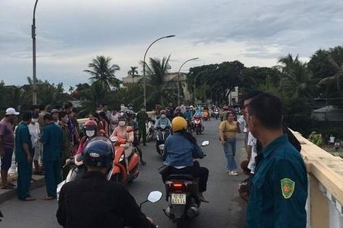 Nam thanh niên bỏ xe máy trên cầu Cẩm Nam nhảy xuống sông tự tử