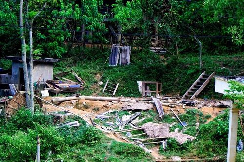 Bản người Khơ mú ở Kỳ Sơn nơm nớp với mối nguy sạt lở