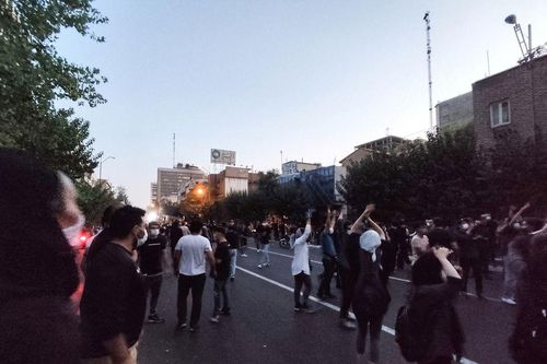 Biểu tình lan rộng ở Iran sau vụ một phụ nữ thiệt mạng tại đồn cảnh sát