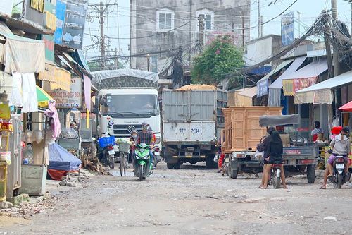 Đảo lộn cuộc sống vì đường ngưng thi công
