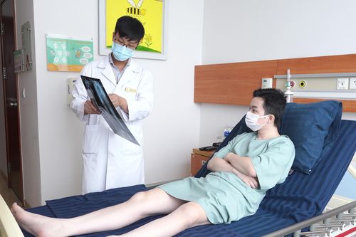 Lần đầu tiên tại Việt Nam, kéo dài chân 13cm cho bệnh nhân ung thư xương