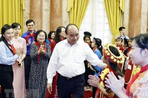 Chủ tịch nước gặp mặt thiếu nhi tiêu biểu 54 dân tộc toàn quốc