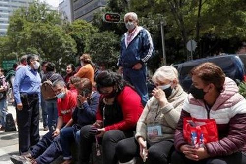 Động đất 6,8 độ ở Mexico, người dân sợ hãi đổ ra đường