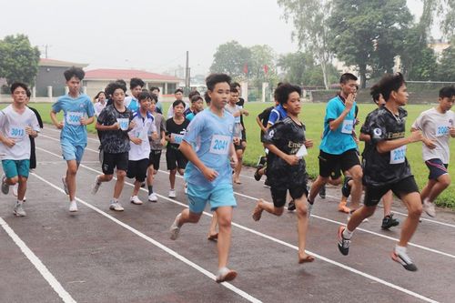 Gần 200 vận động viên tham gia chung kết Giải chạy Báo Hànôịmới - Vì hòa bình năm 2022 huyện Phú Xuyên
