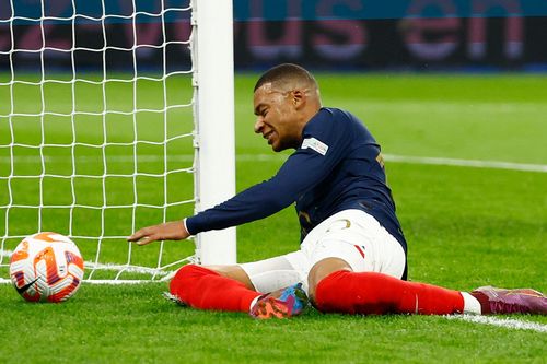 Mbappe mắc lỗi trước khung thành trống