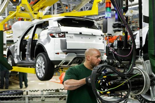 Jaguar Land Rover chuyển đổi nhà máy để sản xuất xe điện