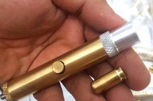 Một người bị bắn thủng sọ ở quán cà phê