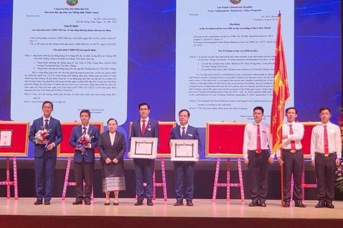 Đại học Tôn Đức Thắng nhận chứng nhận Top 500 đại học tốt nhất thế giới