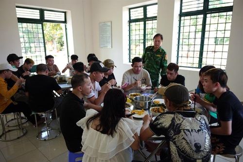 Thêm 18 công dân tháo chạy khỏi casino trên đất Campuchia về đến Việt Nam