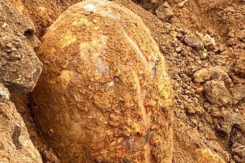 Phát hiện quả bom nặng gần 600kg khi xây cầu