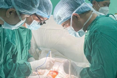 Nhịp tim thai chậm, em bé phải phẫu thuật khi vừa lọt lòng mẹ
